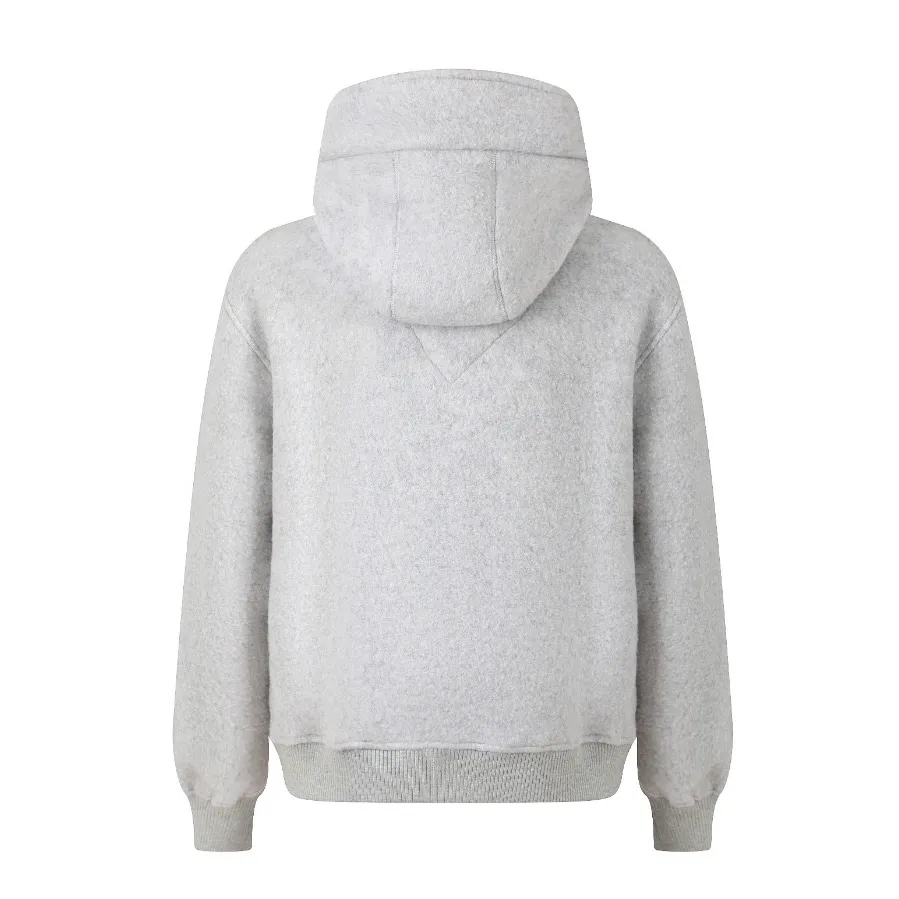 P780 Canada Goose Wool Fleece Hooded Jacket (Light Gray) The fabric is made of wool fleece fabric, which is mainly made of wool and mixed with a very small amount of spandex and polyester fiber. Wool is a core natural ingredient that provides unparalleled temperature regulation, antibacterial and anti-odor properties and a skin-friendly feel. The feeding of a small amount of spandex gives the fabric a certain degree of four-way elasticity, making it non-restrictive during daily activities. As the basis of fleece's structure, polyester fiber enhances the fabric's durability, wrinkle resistance and quick-drying properties. It contributes to the loft of the fleece and provides functions such as trapping air. The sleeves and hem are closed with 2×2 ribbing. Its strong elasticity can closely fit wrists and waists of different thicknesses, forming an effective 'seal' to prevent cold wind from blowing back. It can still maintain its original shape after repeated stretching and use, and is not easy to loose and deform. And the ribbed cuffs can convey a sense of design and enhance the visual beauty. The combination of hood design and elastic buckle improves warmth and windproof performance when worn. Size:S-M-L-XL